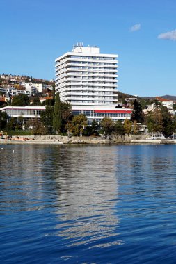 Hırvatistan 'ın Opatija kentindeki Ambasador otelinin Opatija Riviera üzerindeki büyük binası
