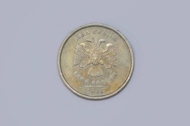 Rus 2 ruble madeni para 2008 sayısının karşıtlığı 