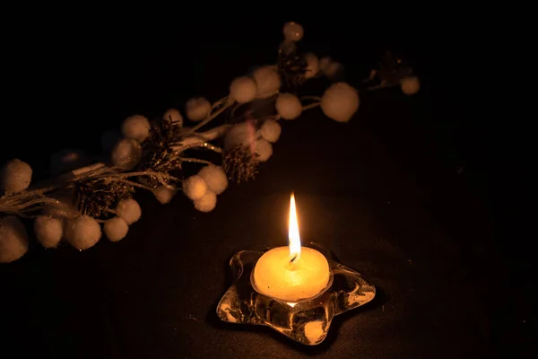 Festliches Stillleben Mit Kerze Als Hintergrund — Stockfoto