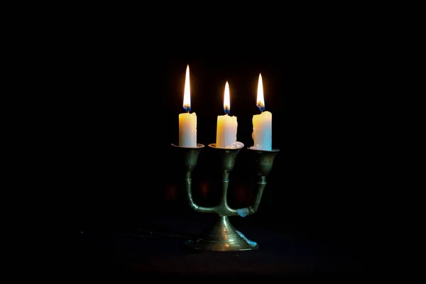 Stillleben Mit Drei Brennenden Kerzen — Stockfoto