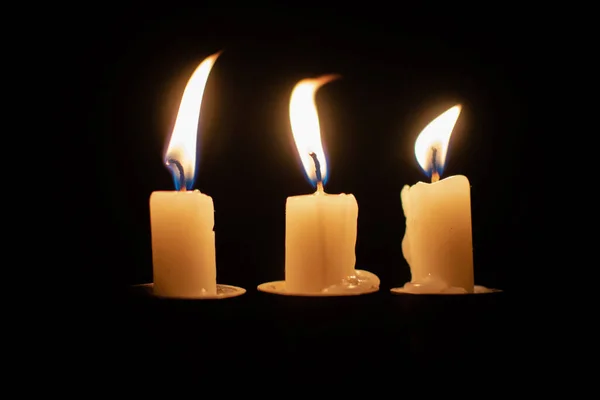 Stillleben Mit Drei Brennenden Kerzen — Stockfoto