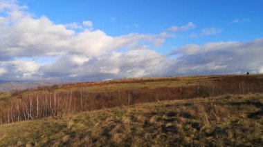 Karpatlar 'da gün batımında kırsal kesimde zaman kaybı