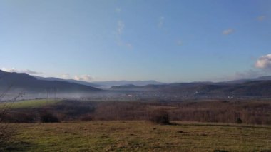 Karpatlar 'da gün batımında kırsal kesimde zaman kaybı