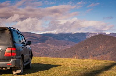 SUV travels the spring Carpathians