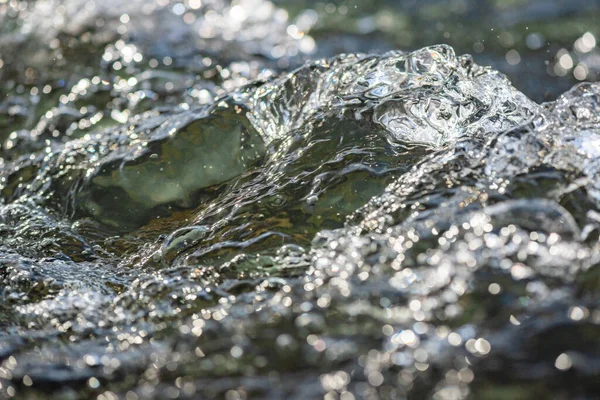 Чистая Чистая Вода Горной Реке — стоковое фото