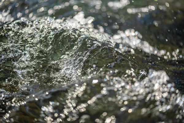 Czysta Woda Górskiej Rzece Źródlanej — Zdjęcie stockowe
