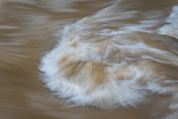 Piękne Teksturalne Fale Górskiej Rzeki — Zdjęcie stockowe