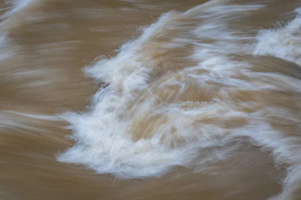 Piękne Teksturalne Fale Górskiej Rzeki — Zdjęcie stockowe