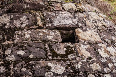 Eski taş işçiliğindeki delik