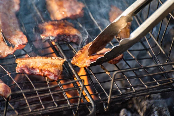 Cooking Bacon Fire Mountain Forest — Fotografia de Stock