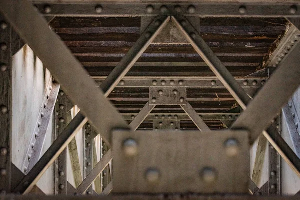 旧橋の建設 下側の景色 — ストック写真