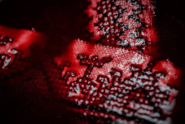 Ukrayna nakışlı deseni kana benzer bir sıvıda