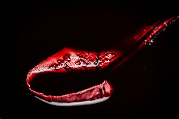 血に似た液体にウクライナの刺繍パターン — ストック写真
