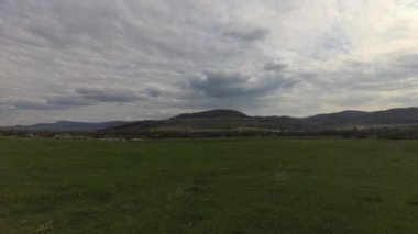 Bahar manzarası Karpatlar güneşli bir gün