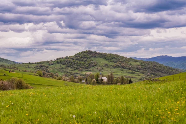 农村高地的春天景观 — 图库照片