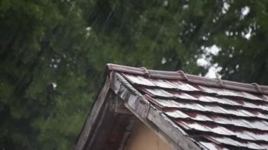 Bardaktan boşanırcasına sağanak yağabilir