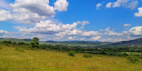 喀尔巴阡山脉农村高地的夏季景观 — 图库照片