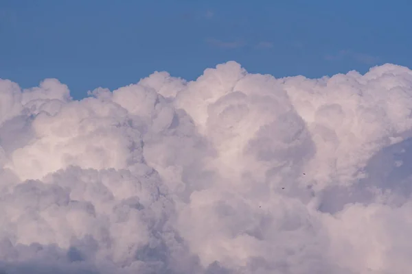 Witte Enorme Storm Wolk Blauwe Lucht — Stockfoto