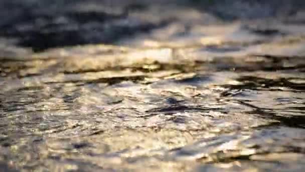 Поверхня Гірської Річки Заході Сонця — стокове відео