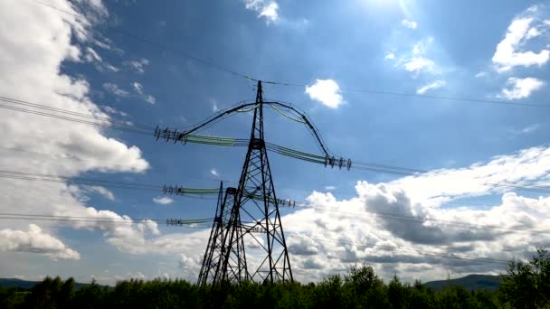 Caducidad Las Líneas Eléctricas Alto Voltaje Sobre Fondo Las Nubes — Vídeos de Stock
