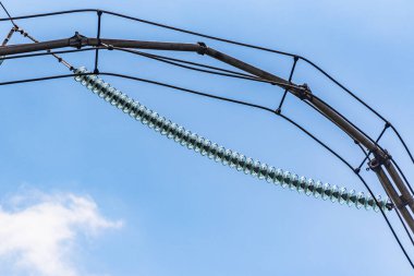 Yüksek elektrik hatlarının yapısının bir parçası