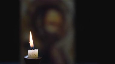 Arkaplan için mum alevinin yakın plan çekimi