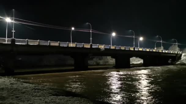 Winternächtliche Landschaft Der Brücke Über Den Fluss Uzh Nebel — Stockvideo
