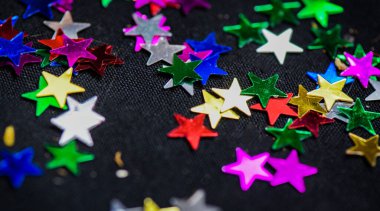 Tatil arkaplanı için dokusu çok renkli parlak yıldızlar