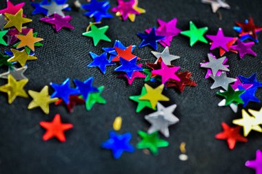 Tatil arkaplanı için dokusu çok renkli parlak yıldızlar