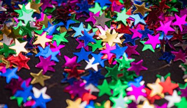 Tatil arkaplanı için dokusu çok renkli parlak yıldızlar