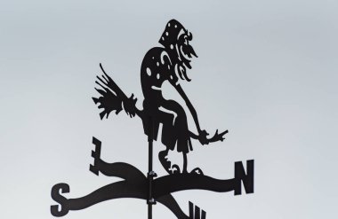 Dekoratif rüzgar gülü aşağıdan kaldırıldı