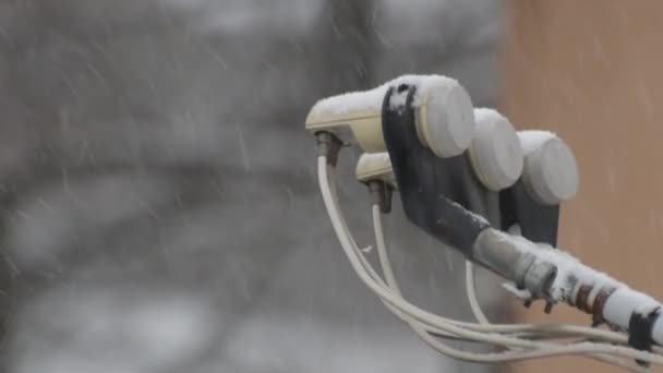 Vinterlandskap Parabolisk Antenn Kraftigt Snöfall — Stockvideo