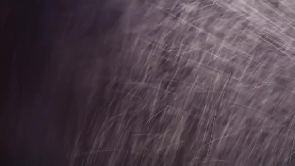 Τεχνητή Βροχή Στον Ήλιο Για Φόντο — Αρχείο Βίντεο