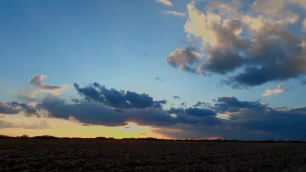 Λήξη Του Ανοιξιάτικου Ηλιοβασιλέματος Μετά Από Καταιγίδα — Αρχείο Βίντεο