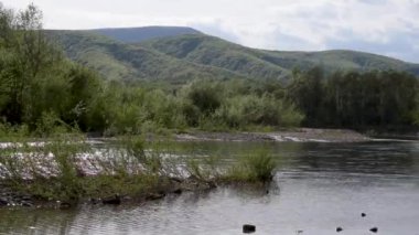 Bahar Dağı nehir manzarasının zaman aşımı