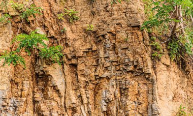 Eski bir taş ocağında taş dokusu