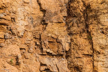 Eski bir taş ocağında taş dokusu