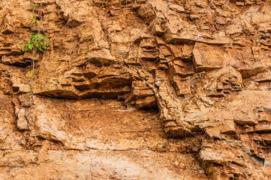 Eski bir taş ocağında taş dokusu