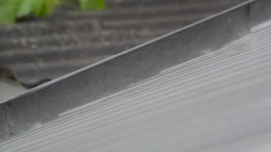 Çelik çatıda sağanak yağış