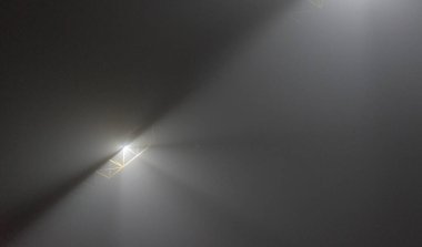 Akşam sisli havada vinç patladı.