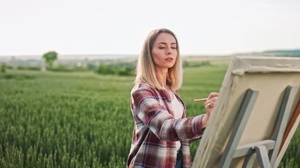 Seitenansicht Weiblicher Junger Malerin Die Auf Staffelei Freien Zeichnet Blonde — Stockvideo