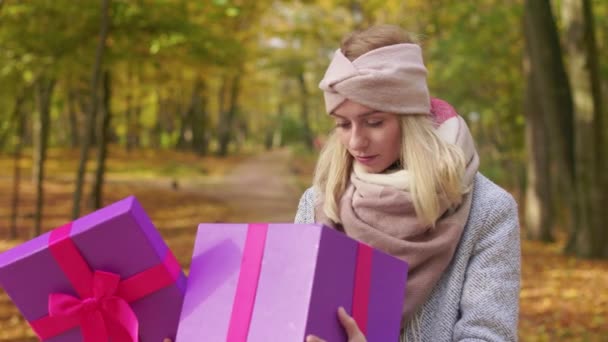 Front View Attractive Blonde Woman Holding Opening Gift Box Present — Vídeos de Stock