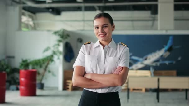 Front View Pretty Female Pilot Teaching Instruction Classroom Woman Wearing — Stock Video