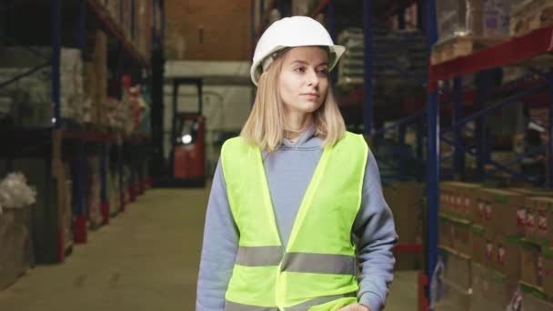 Front View Attractive Caucasian Woman Wearing Safety Hardhat Reflective Vest — Stock Video