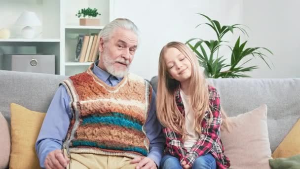 Touching Moment Devoted Grandfather Granddaughter Sitting Close Together Cushioned Couch — Stock Video