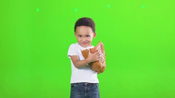 Cieszył Się Afrykańskim Chłopcem Pocierającym Rękawicę Baseballową Szykującym Się Gry — Wideo stockowe