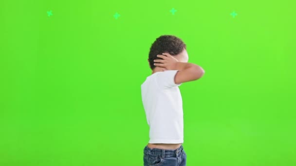 Niño Afroamericano Travieso Cubriendo Las Orejas Ruido Retorciéndose Dentro Vista — Vídeos de Stock