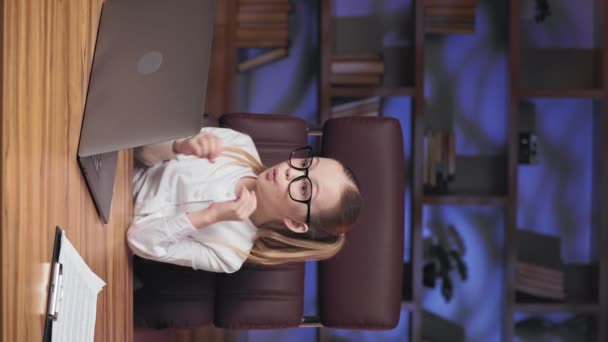 Délicieux Préadolescent Enfant Joyeux Dire Wow Après Avoir Reçu Des — Video