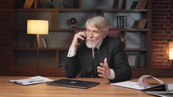 Anxious Aged Person Formal Wear Chatting Cell Phone Coworkers Writing — Stock Video
