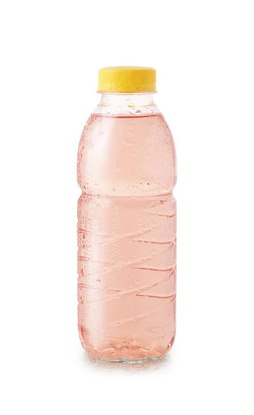 Sok Plastikowej Butelce Kroplami Wody Izolowany Białym Tle Ścieżką Wycinania — Zdjęcie stockowe